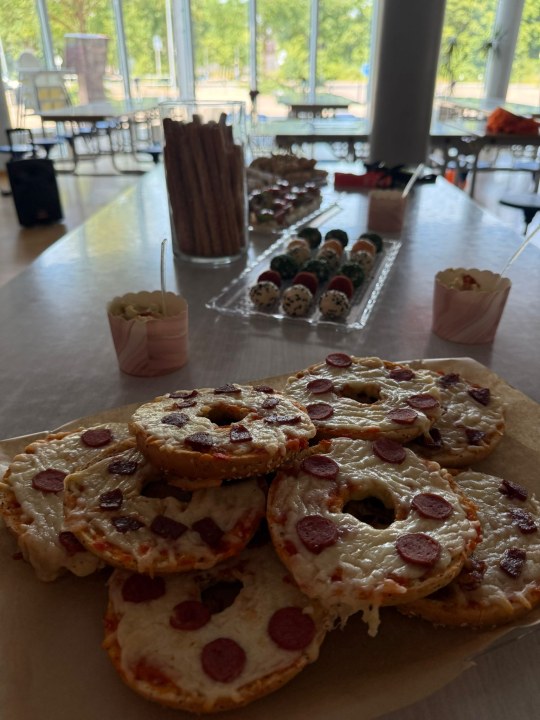 Pizza Bagels